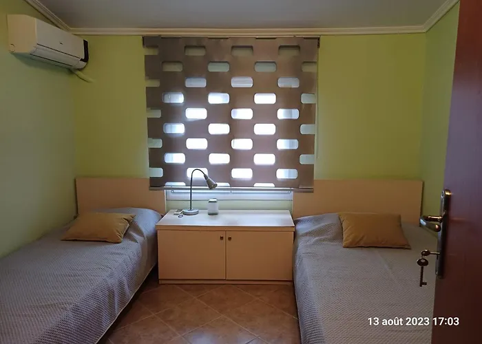 Eva House * 尼基季